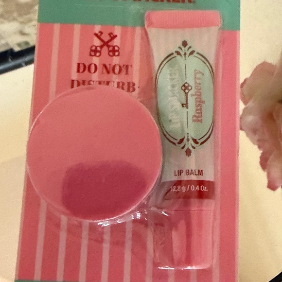 Lip Smacker Do Not Disturb Lip Kit Raspberry NIB Set - Picture 5 of 6